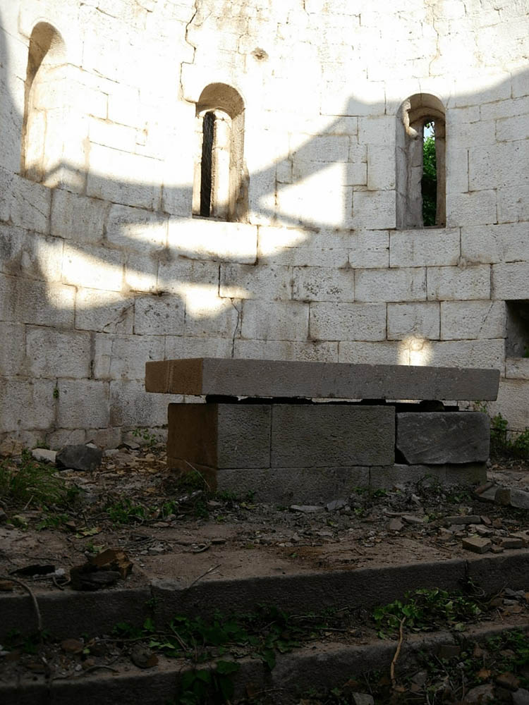 altare a Mirteto